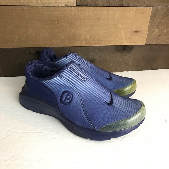 Nike Shoes - Nike Air presto‎ Chanjo 2001 women’s Xs 5-7 Euc